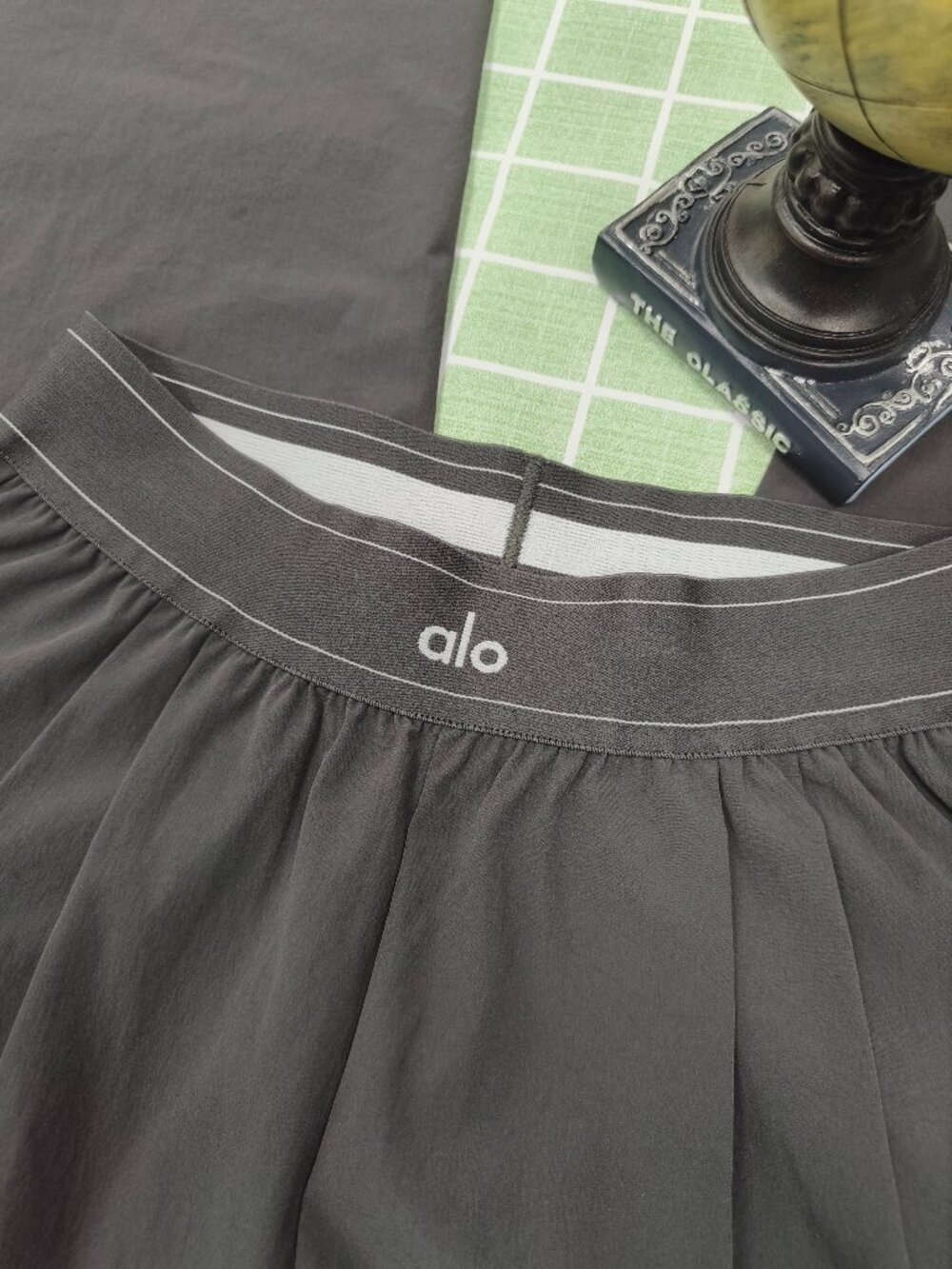 Deep Gray Regular Alo Yoga Trouser Women's ✨/ smoke-free households🥰 - Picture 7 of 9
